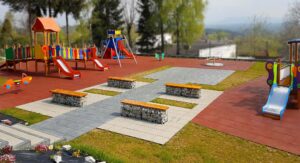 nawierzchnie-bezpieczne-gumowe-na-plac-zabaw-9